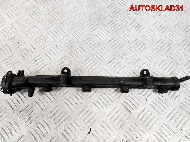Рейка топливная VW Golf 3 032133319A