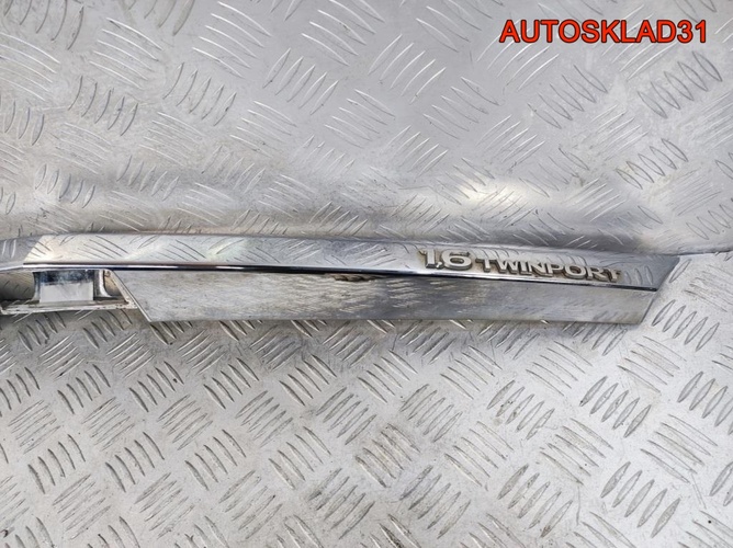 Накладка двери багажника Opel Astra H 13105814