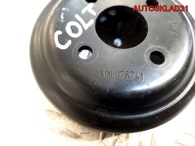 Шкив водяного насоса Mitsubishi Colt Z3 MN176841