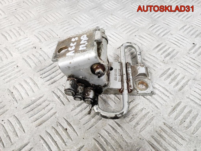 Петля двери передняя правая нижняя Audi A6 C5