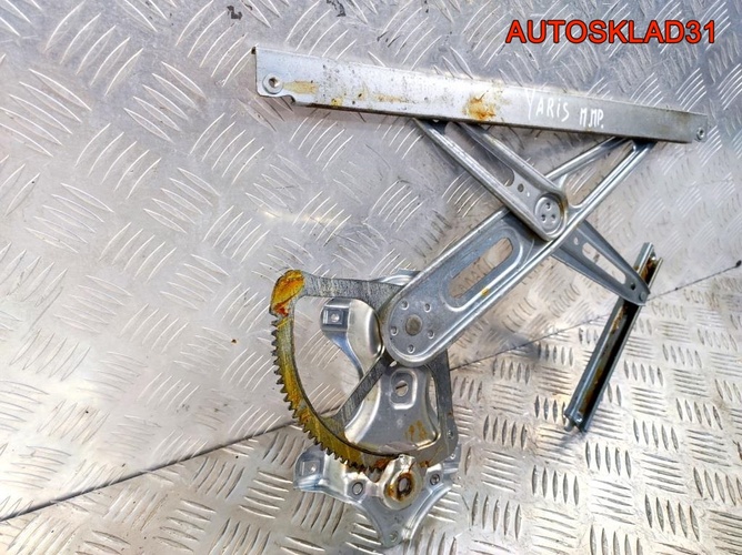 Стеклоподъемник передний правый Toyota Yaris