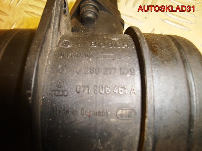 Расходомер воздуха VW Passat B5 2.3 AGZ 071906461A