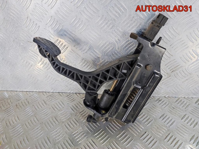 Педаль сцепления в сборе VW Golf 4 1J1721321C