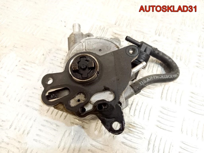 Насос вакуумный Audi A4 B7 2.0 BRD 03G145209C