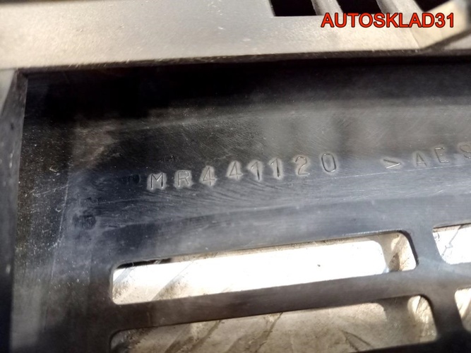 Решетка радиатора Mitsubishi Galant EA MR441120