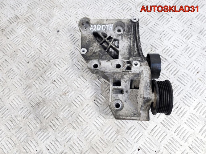 Кронштейн кондиционера Opel Astra J 55582510