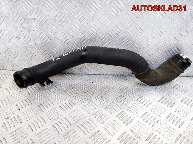 Патрубок интеркулера Volkswagen Sharan 7M0145957A