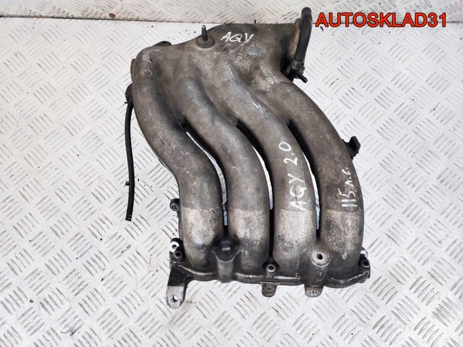 Коллектор впускной VW Golf 4 2.0 AQY 06A133223N 