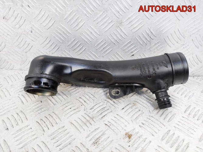 Патрубок интеркулера Volkswagen Sharan 7M3129654K
