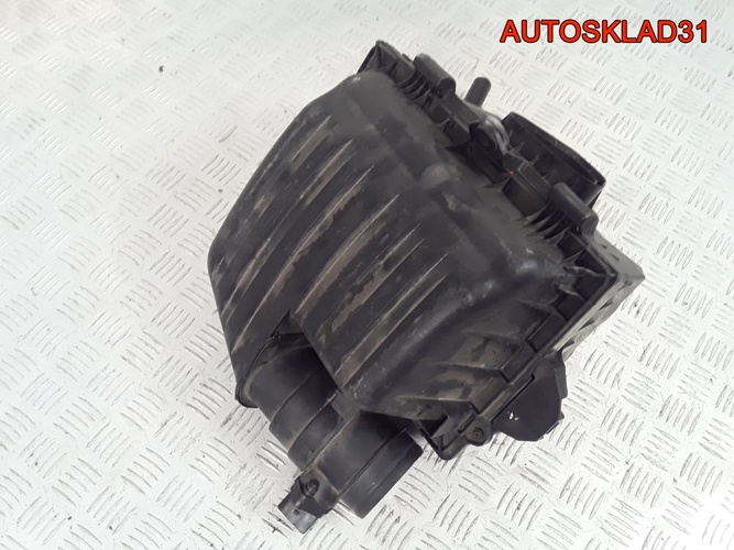 Корпус воздушного фильтра VW Sharan 7M3129607BC