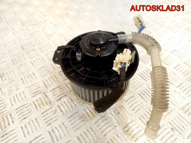 Моторчик печки Mazda 323 BA 8940000060