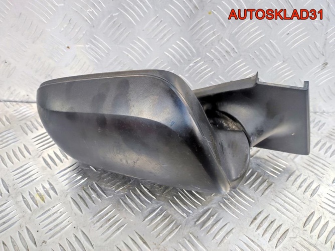 Зеркало правое Toyota Yaris 879100D250