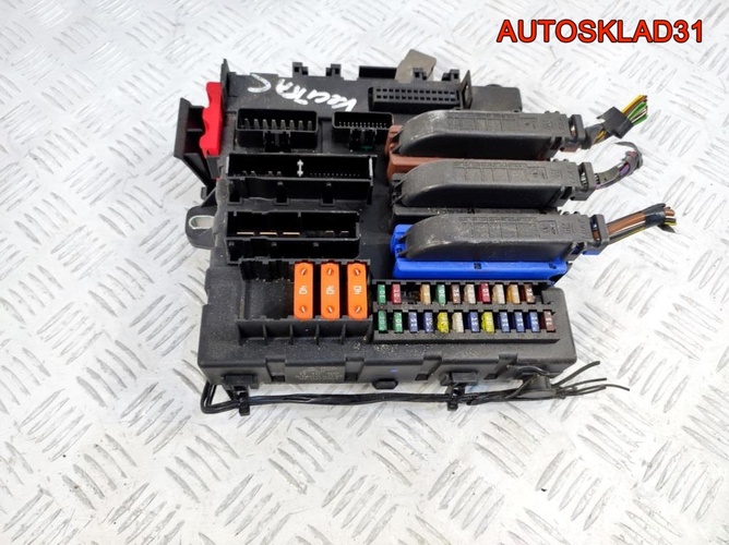 Блок предохранителей Opel Vectra C 13112909
