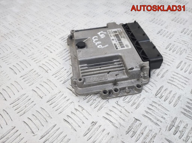 Блок ЭБУ Kia Ceed ED 391032A765 Дизель