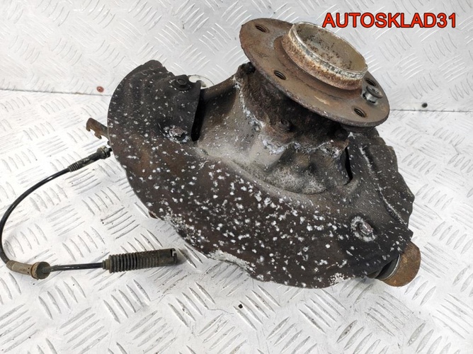Кулак поворотный перед левый BMW E90 31216764443