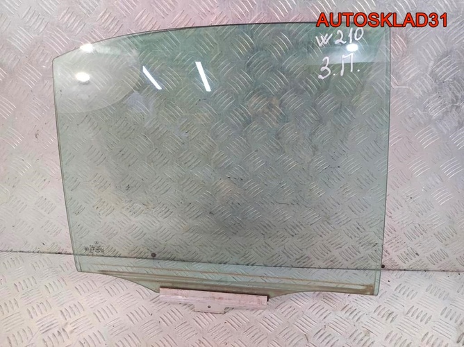 Стекло двери задней правой Mercedes W210 Седан