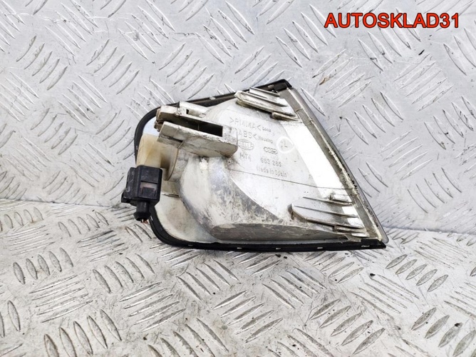 Указатель поворота левый белый Audi A3 8L0953049