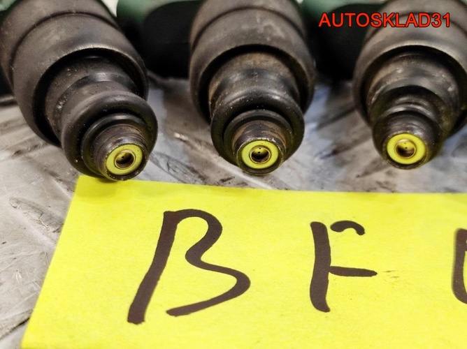 Форсунка топливная VW Golf 4 1,6 BFQ 037906031AL