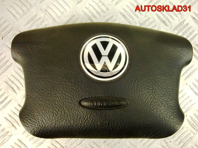 Подушка безопасности водителя VW Passat B5 3B0880201AS