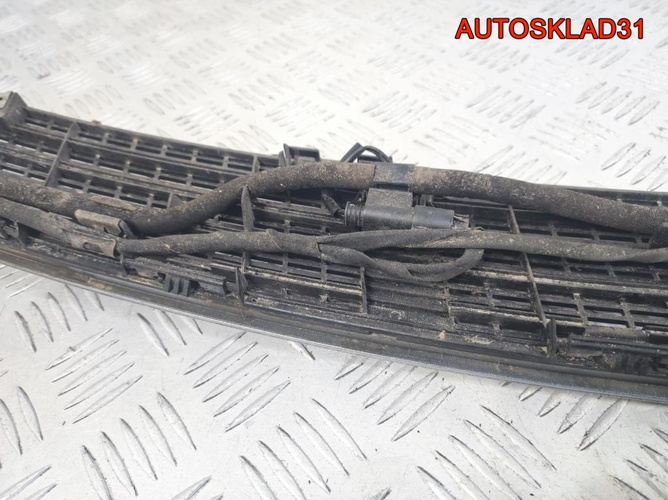 Решетка в капот Mercedes Benz W203 A2038801905