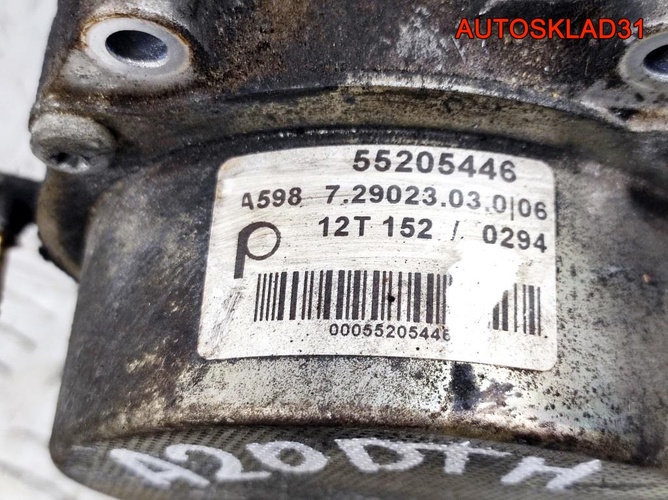 Насос вакуумный Opel Astra J 2,0 A20DTH 55205446