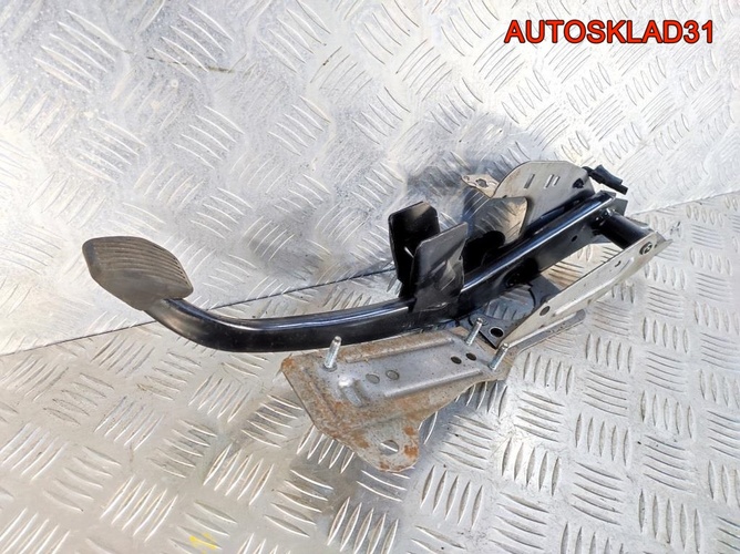 Педаль тормоза МКПП Ford Focus 2 4M512467AR