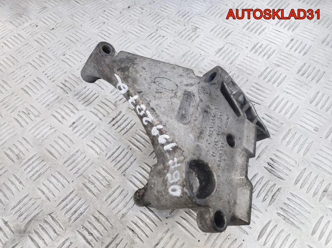 Кронштейн опоры двигателя VW Golf 5 06F199207Q