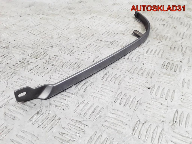 Планка под фару левая Ауди 80 Б4 8A0853207A