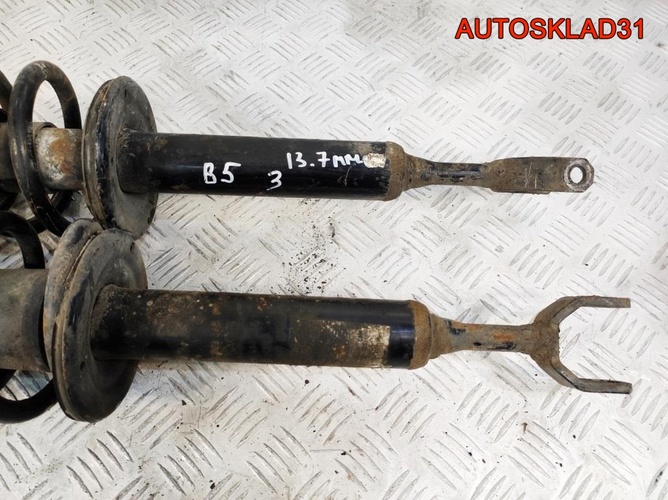 Амортизатор перед комплект VW Passat B5 3B0413031Q