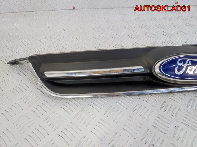 Решетка радиатора Ford C-MAX AM51R8200C