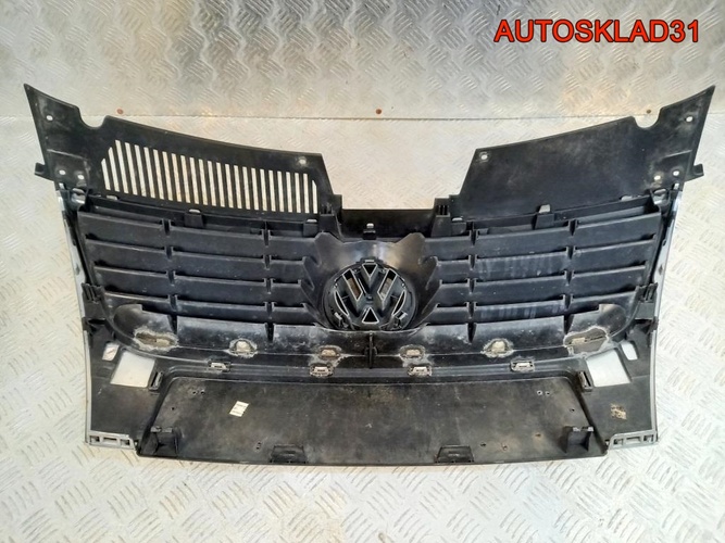 Решетка радиатора Volkswagen Passat B6 3C0853651