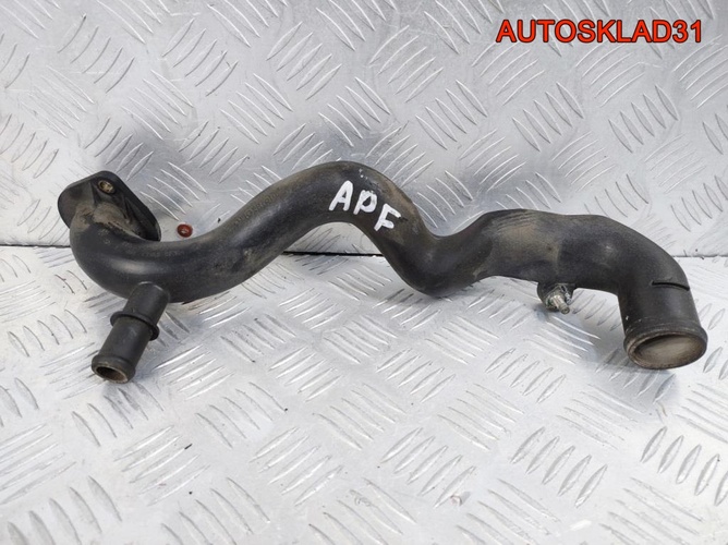 Трубка системы охлаждения VW Golf 4 APF 06A122481