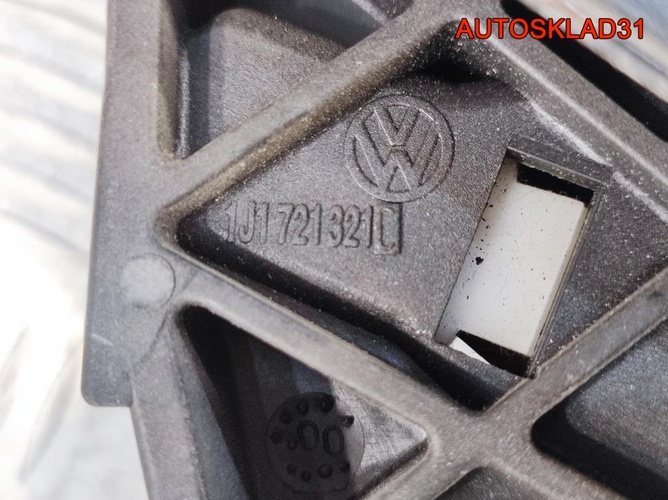 Педаль сцепления в сборе VW Golf 4 1J1721321C