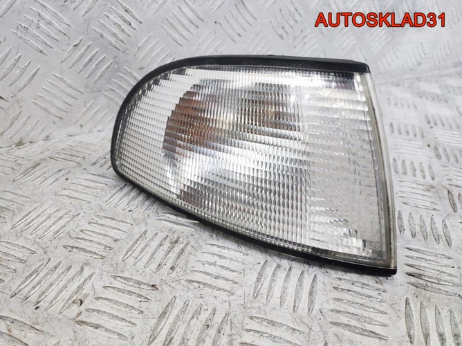 Указатель поворота правый Audi A4 B5