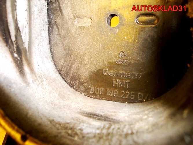 Кронштейн двигателя VW Passat B5 ADR 8D0199225D
