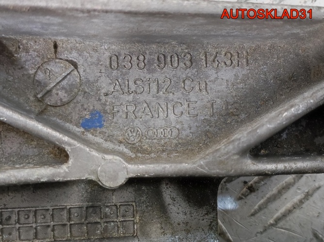 Кронштейн генератора VW Golf 4 1.9 AQM 038903143H