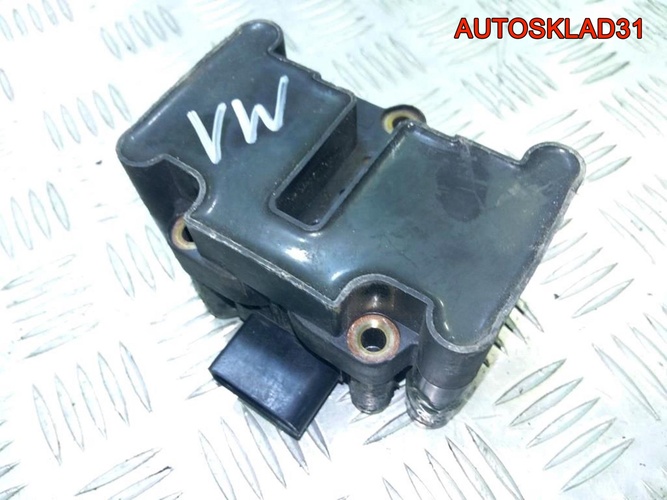 Катушка зажигания Volkswagen Golf 4 032905106B