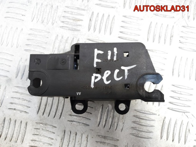 Ручка двери внутренняя правая Ford Focus 2