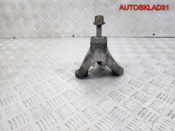 Кронштейн левый МКПП  Ford Focus 1 98AB7M125CG