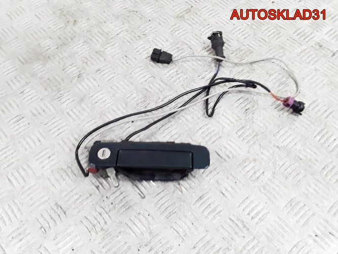 Ручка двери передней правая Audi A4 B5 8D0837208A