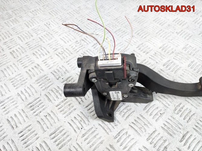 Педаль газа Opel Meriva 1.6 Z16XEP 93335443
