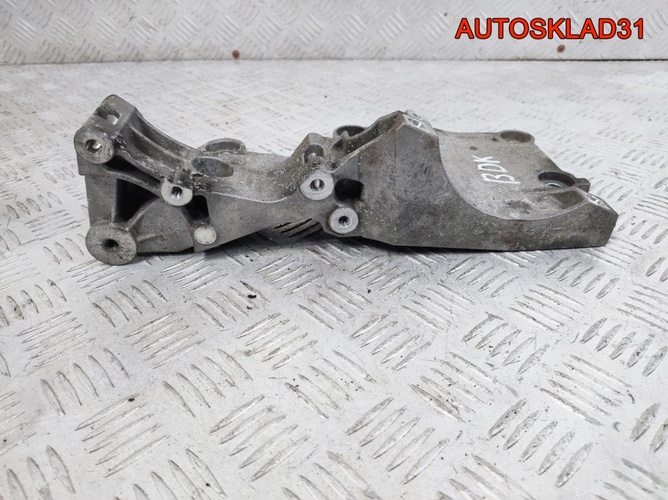 Кронштейн генератора VW Golf 5 2.0 BDK 03G903143A