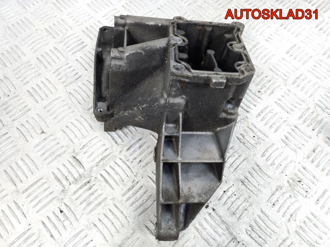 Кронштейн кондиционера Mercedes W203 A1112361330