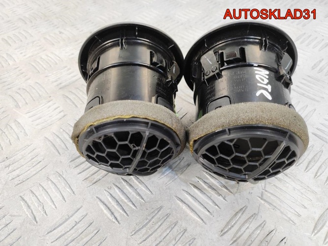 Дефлектор воздушный Nissan Note E11 687609U000
