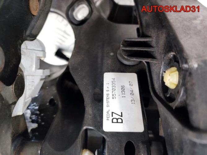 Блок педалей МКПП Opel Corsa D 55703354