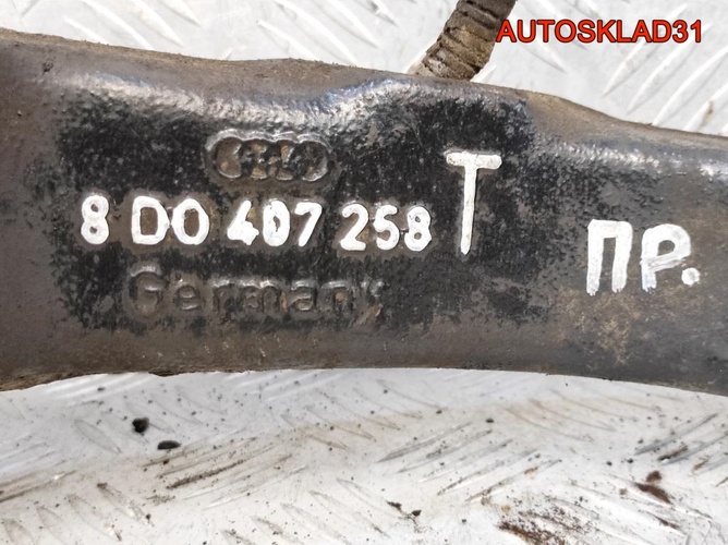 Кулак передний правый VW Passat B5 8D0407258T