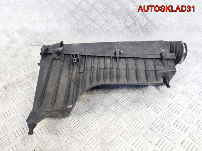 Корпус воздушного фильтра Mercedes W203 1110940204