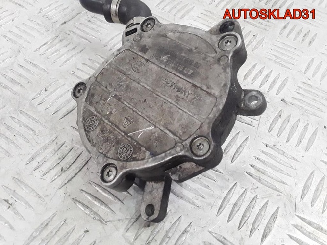 Насос вакуумный для Ауди 2,0 BUL А4 Б6 06D145100E