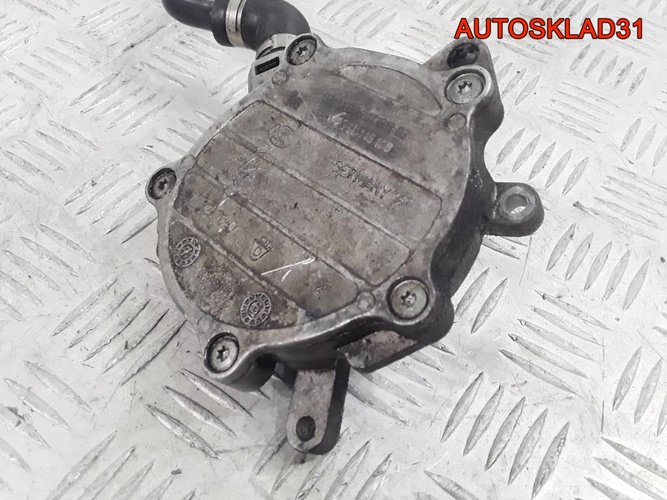 Насос вакуумный для Audi A4 B7 2,0 BUL 06D145100E