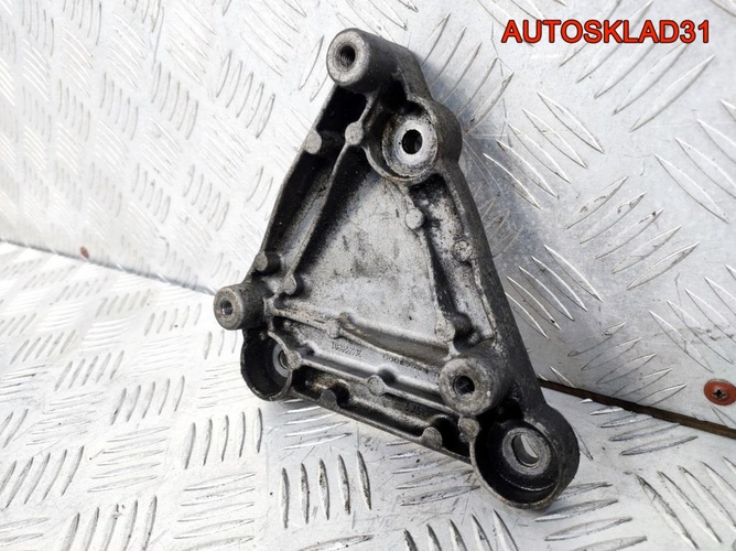 Кронштейн кондиционера Opel Astra J 55567289